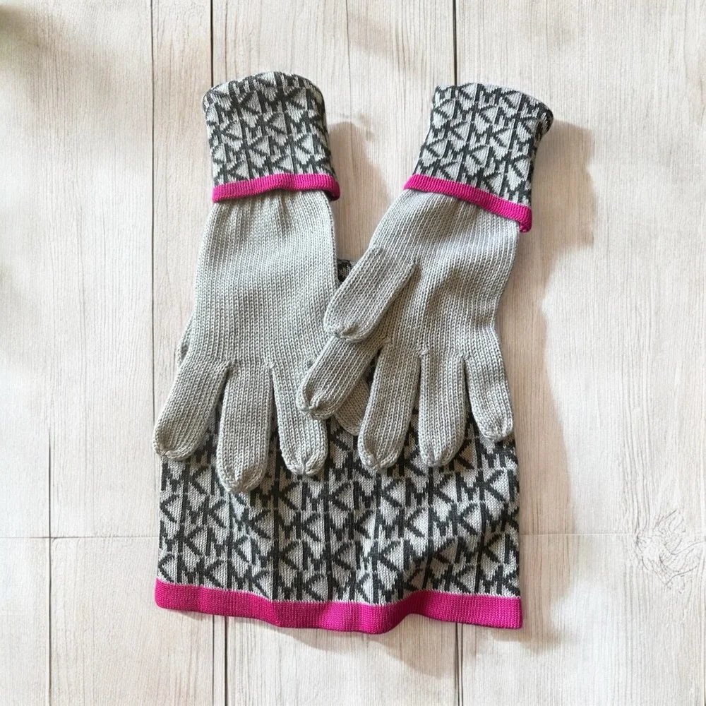 🩷🆕🩷MK Scarf, Beanie & Glove Set W/Out Tags NEW Never Used
